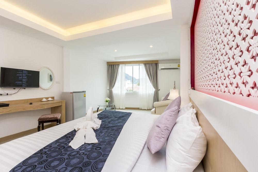 Triple Three Patong Hotel Ngoại thất bức ảnh