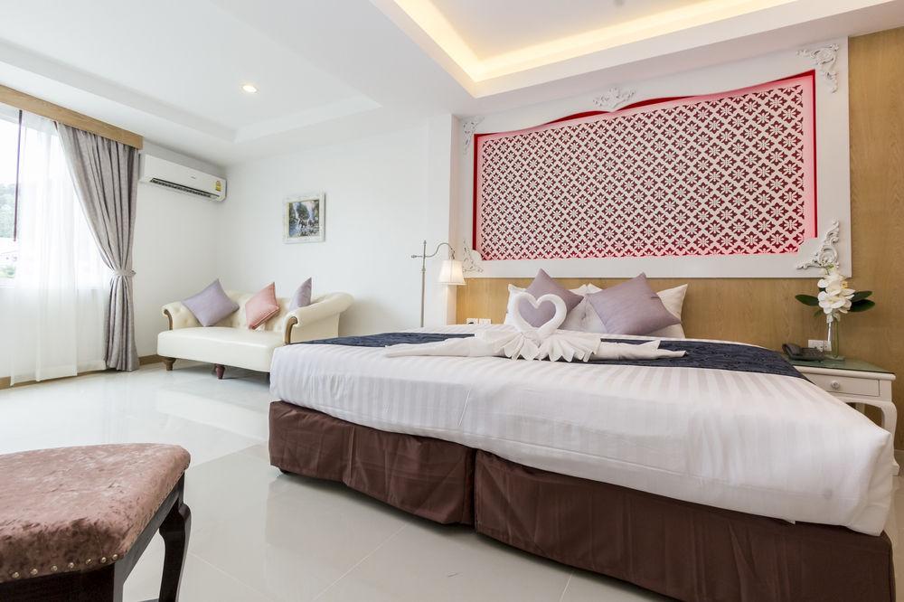 Triple Three Patong Hotel Ngoại thất bức ảnh