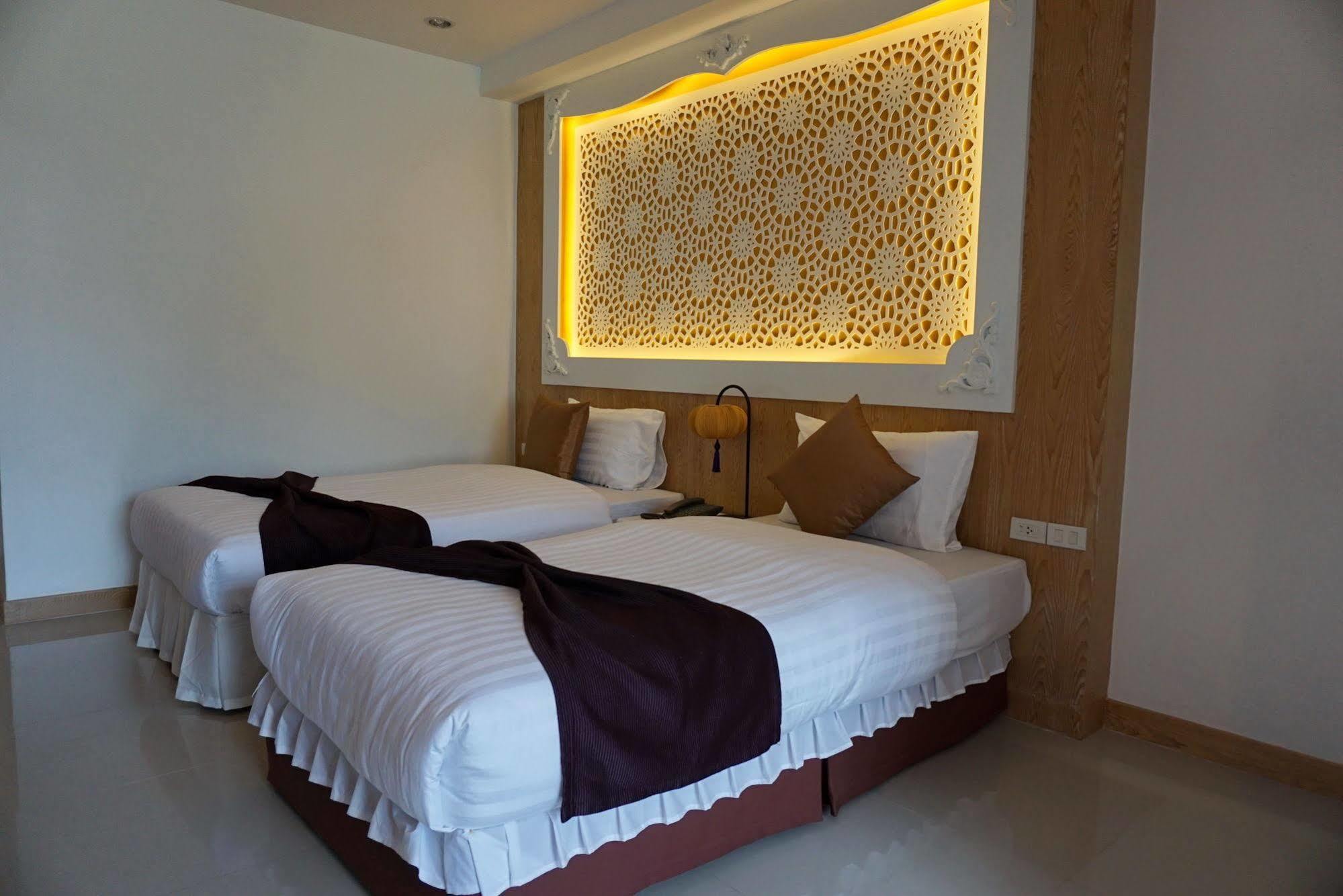 Triple Three Patong Hotel Ngoại thất bức ảnh