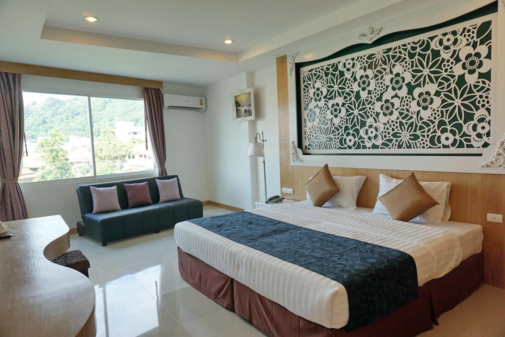 Triple Three Patong Hotel Ngoại thất bức ảnh