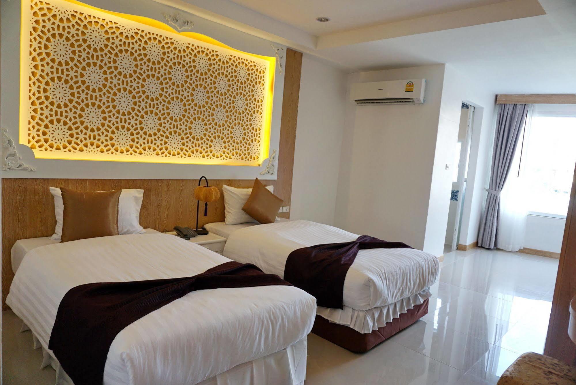 Triple Three Patong Hotel Ngoại thất bức ảnh