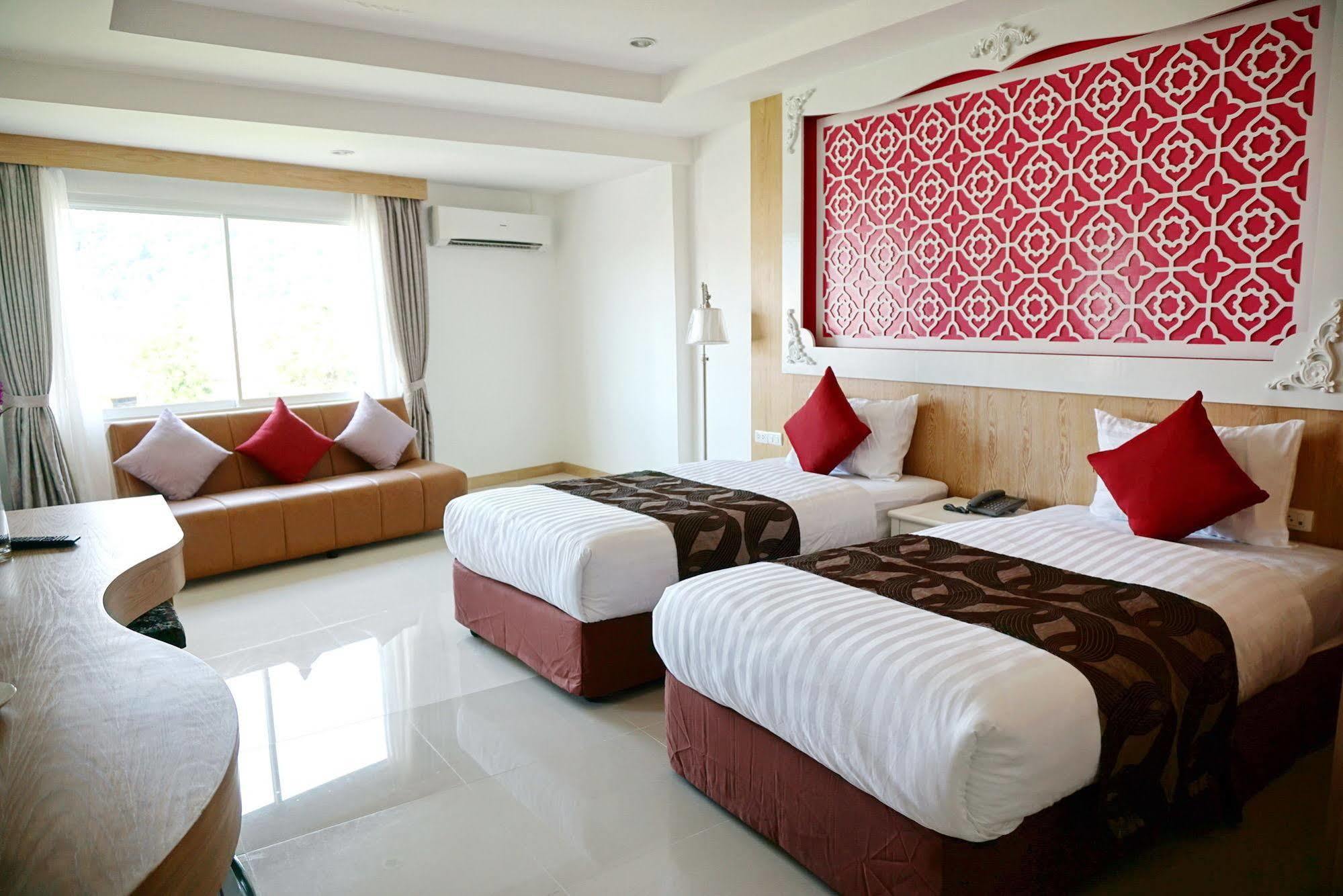 Triple Three Patong Hotel Ngoại thất bức ảnh