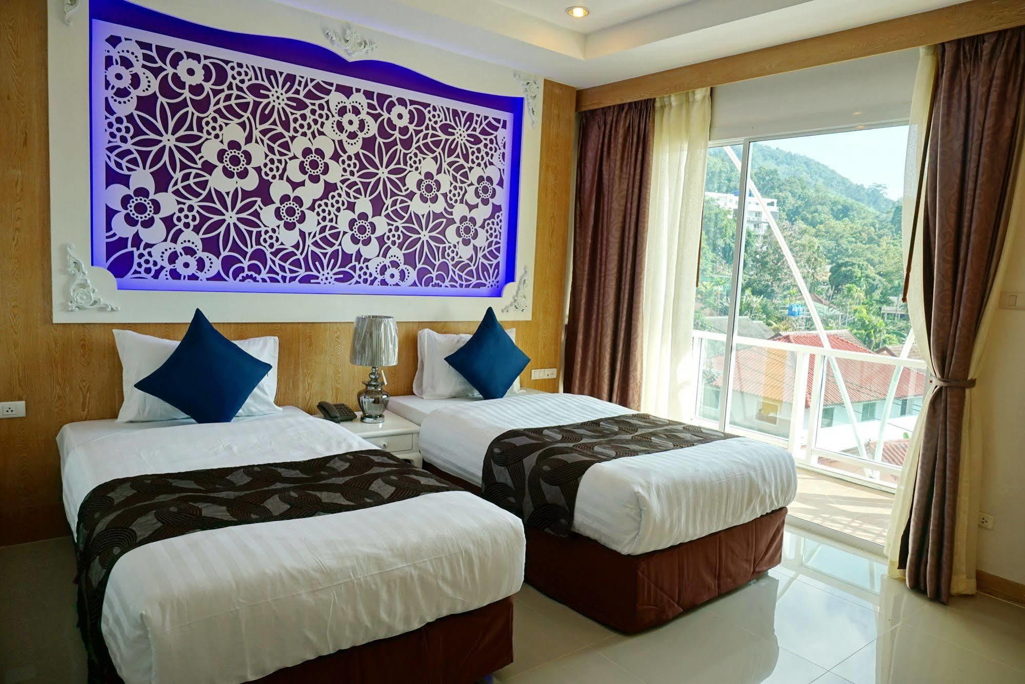 Triple Three Patong Hotel Ngoại thất bức ảnh