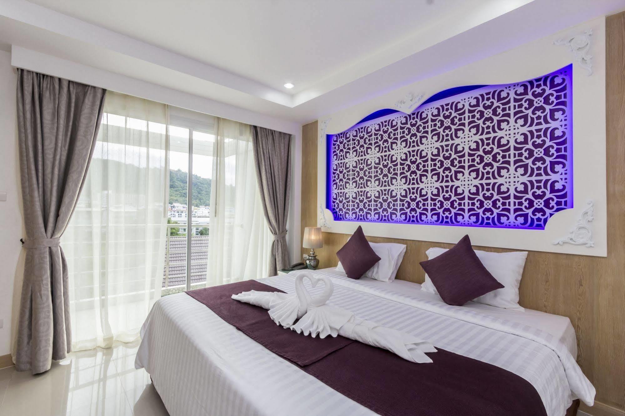 Triple Three Patong Hotel Ngoại thất bức ảnh