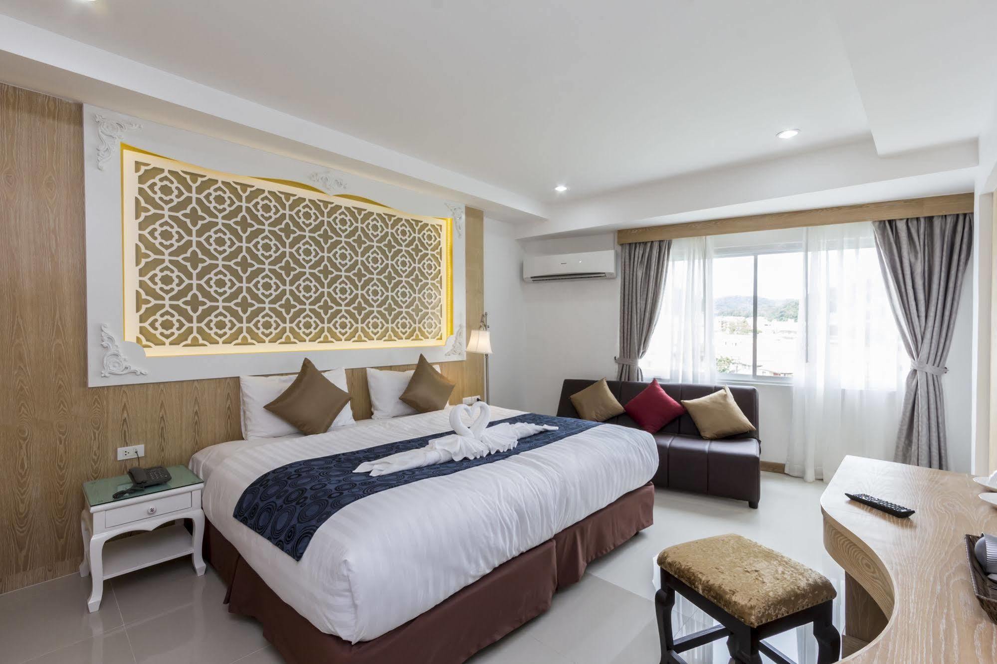 Triple Three Patong Hotel Ngoại thất bức ảnh