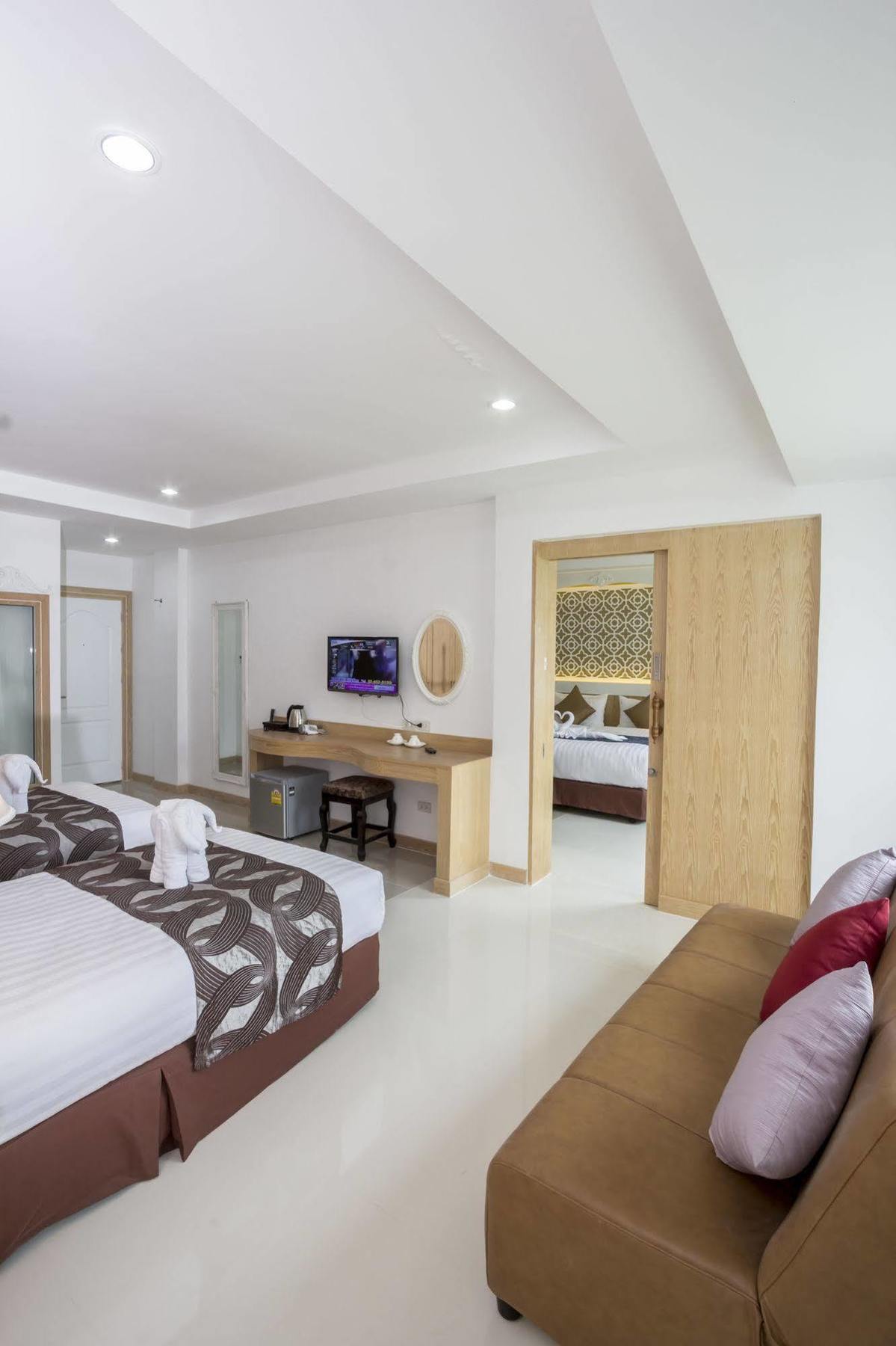 Triple Three Patong Hotel Ngoại thất bức ảnh